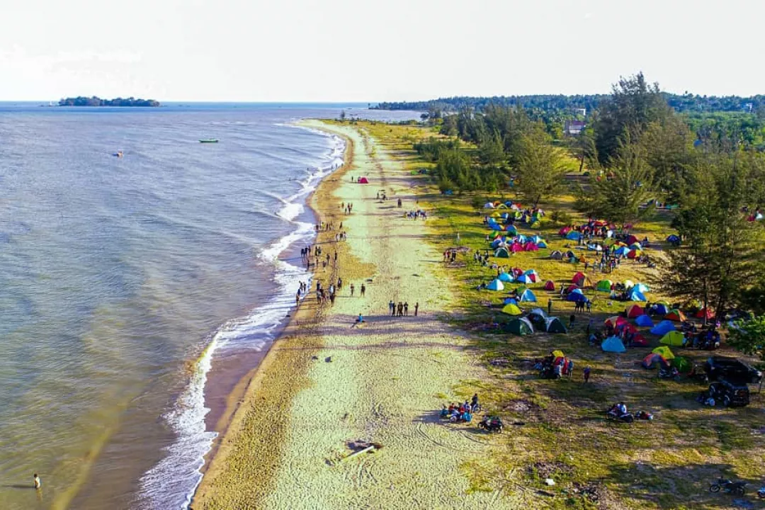 Pantai Batakan Baru Menjadi Primadona Bagi Wisatawan Untuk Liburan Pergantian Tahun