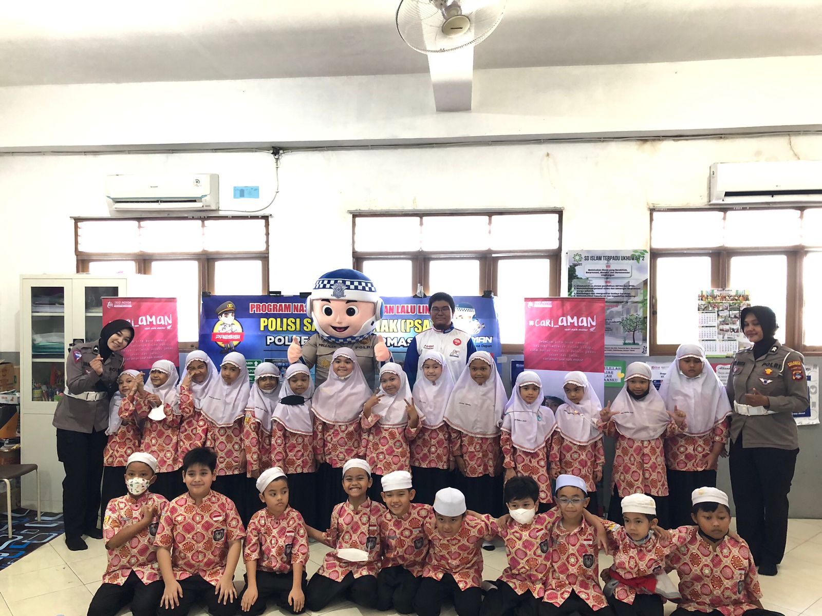 Adik-adik SDIT Ukhuwah Dapat Edukasi Safety Riding
