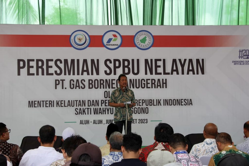 Menteri Kelautan dan Perikanan Resmikan SPBU Nelayan di Aluh-aluh