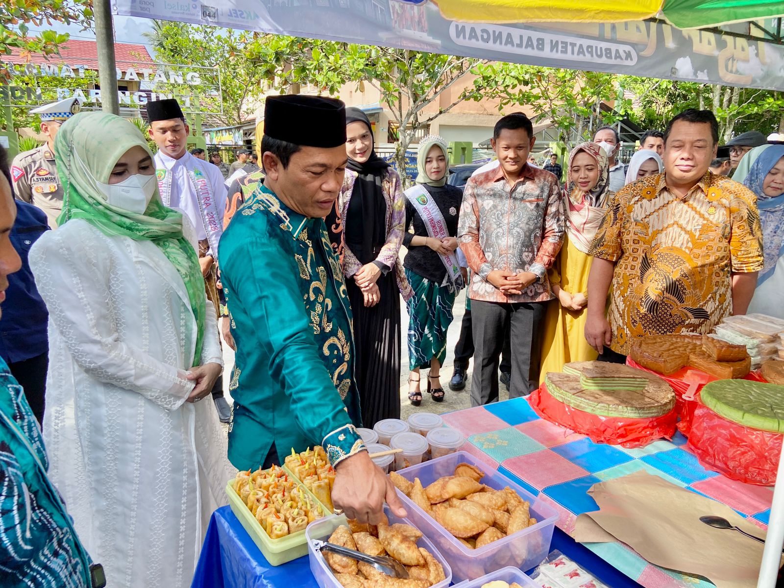 Pasar Ramadhan Menjadi Sentra Ekonomi Bagi Pedagang Kuliner  Balangan
