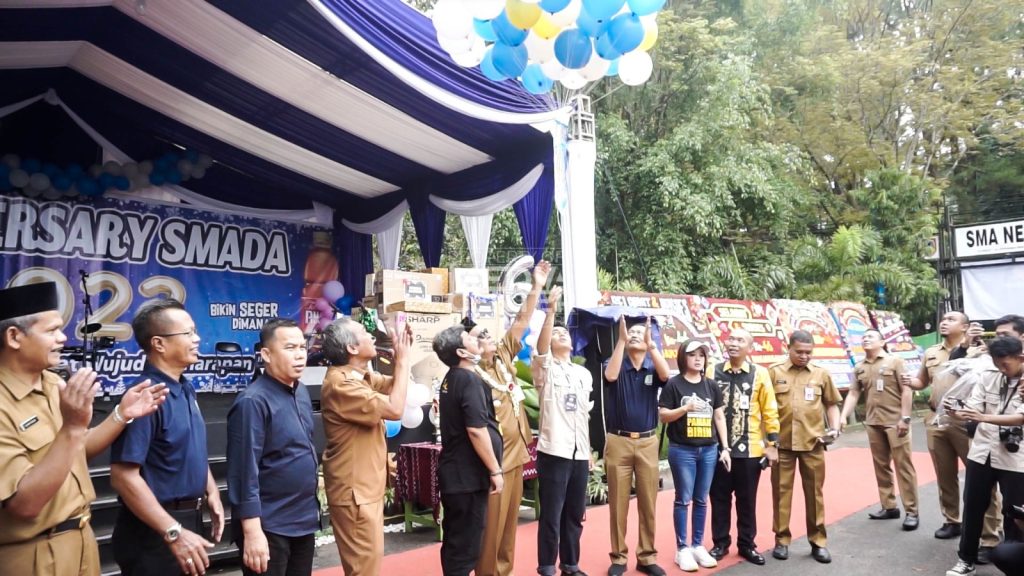 HUT ke – 46 SMADA Banjarbaru , Paman Birin Harapkan Siswa-siswi Menjadi Generasi Kreatif, Inspiratif dan Inovatif