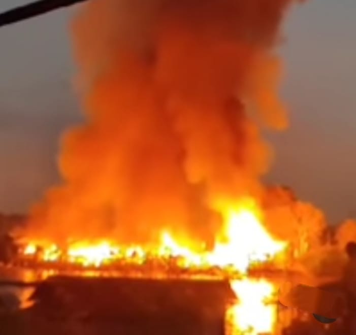 Kebakaran Hebat Landa Flamboyan Bawah Palangkaraya, Puluhan Rumah Hangus Terbakar