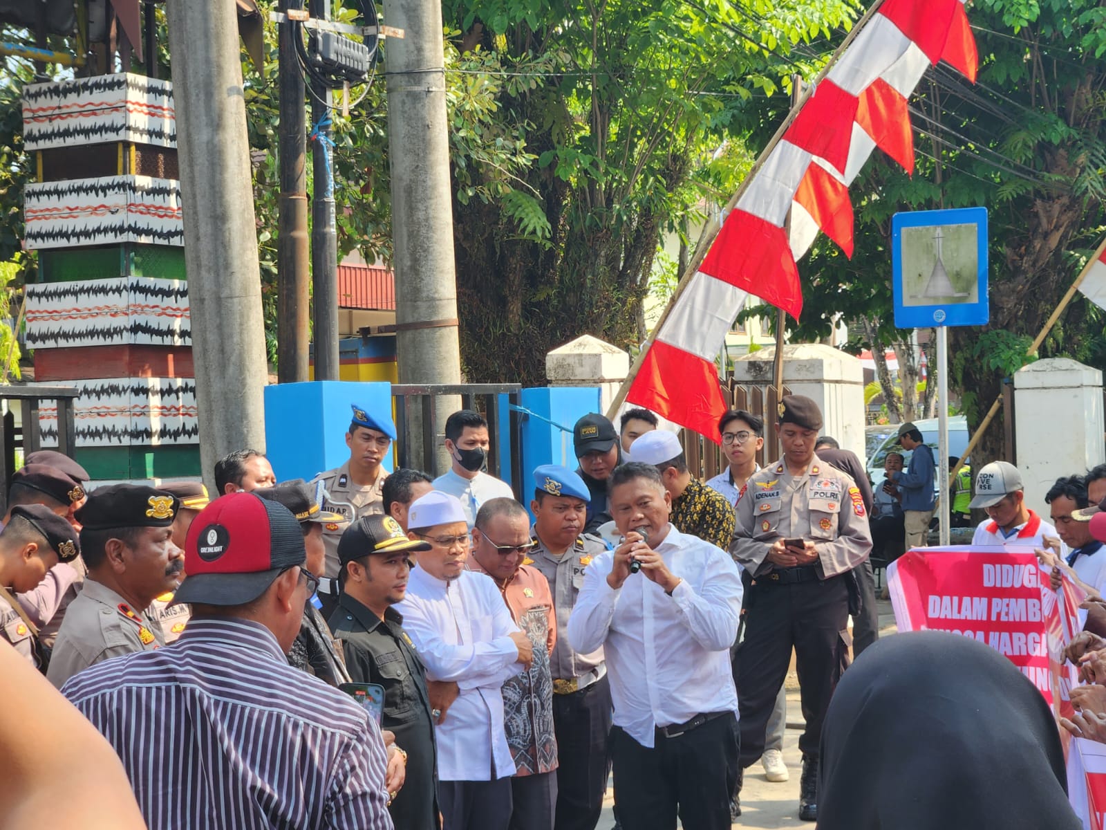 Diduga Ada KKN Dalam Pengangguran Pembebasan Lahan, Kaki Kalsel Gelar Demonstrasi ke DPRD Kota Banjarmasin