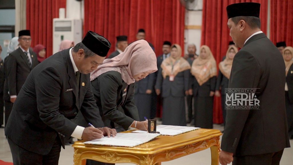 Aditya melantik 57 Pejabat Administrator dan Pengawas Pemko Banjarbaru