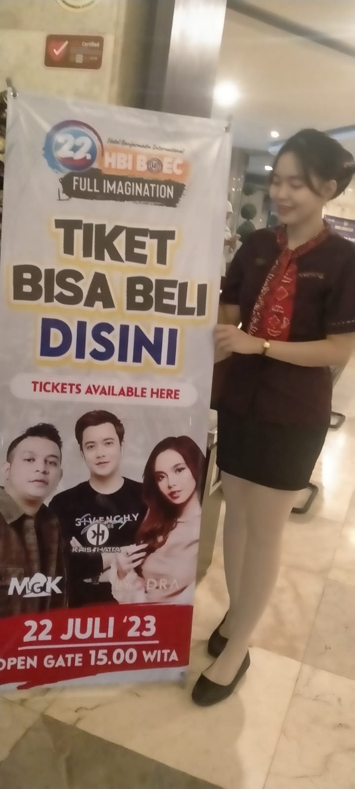Meriahkan HUT ke 22 Hotel Banjarmasin Internasional, Lyodra Indonesian Idol Mario G Klau Siap Sapa Penggemarnya