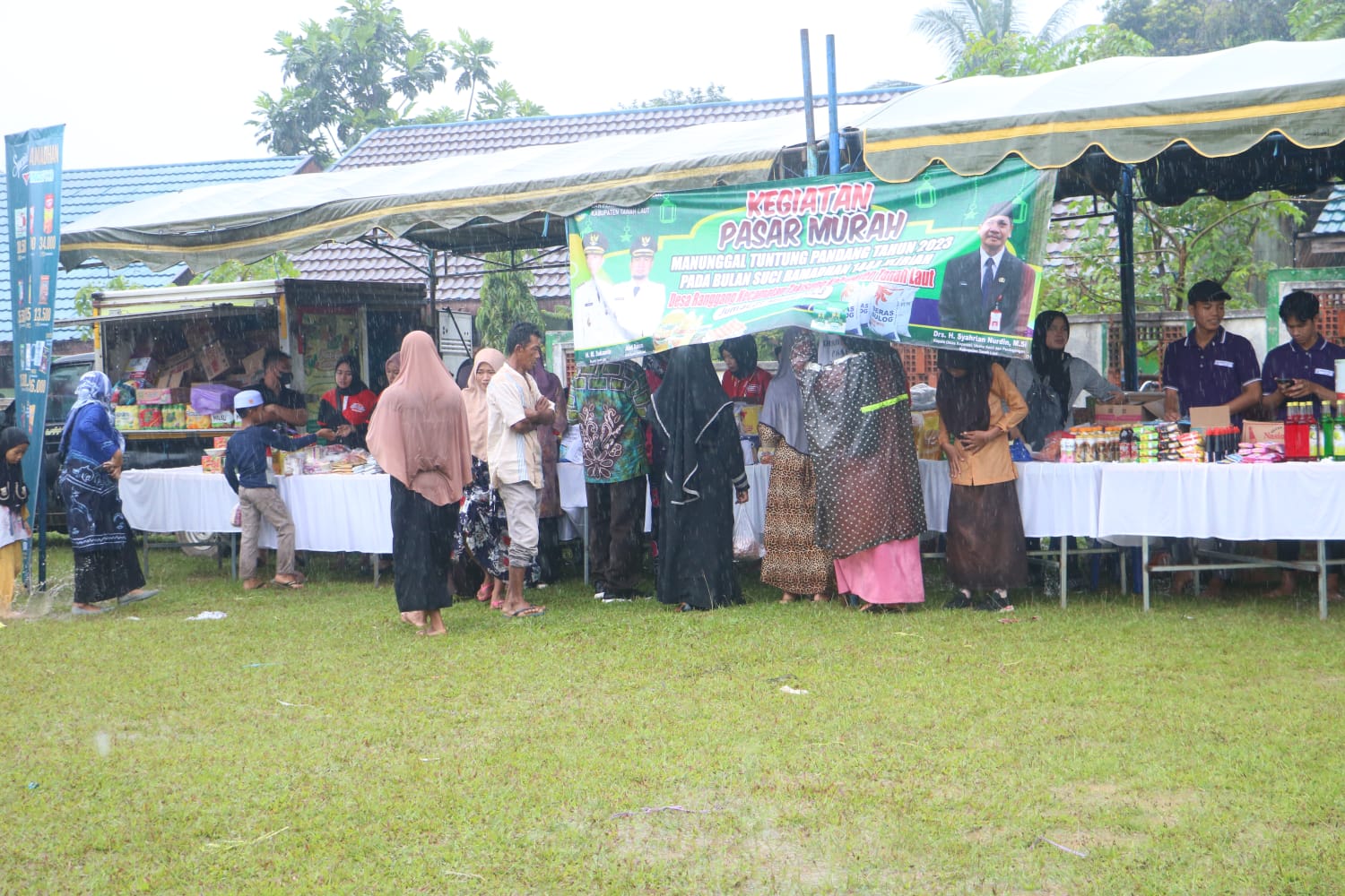 Pasar Murah di Desa Ranggang Diserbu Warga Untuk Belanja Sembako
