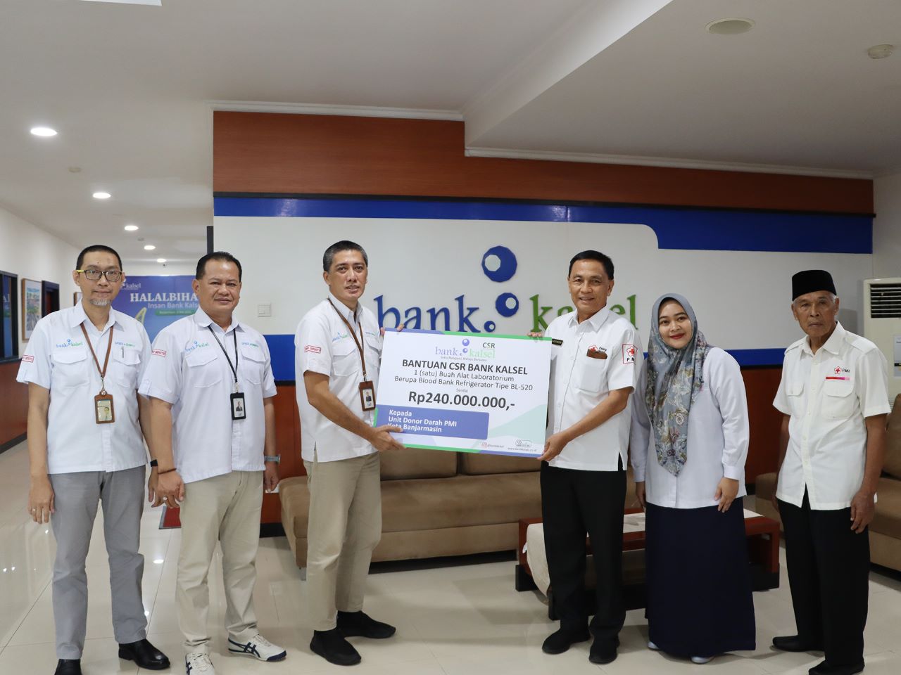 Bank Kalsel Serahkan Bank Darah ke PMI Kota Banjarmasin