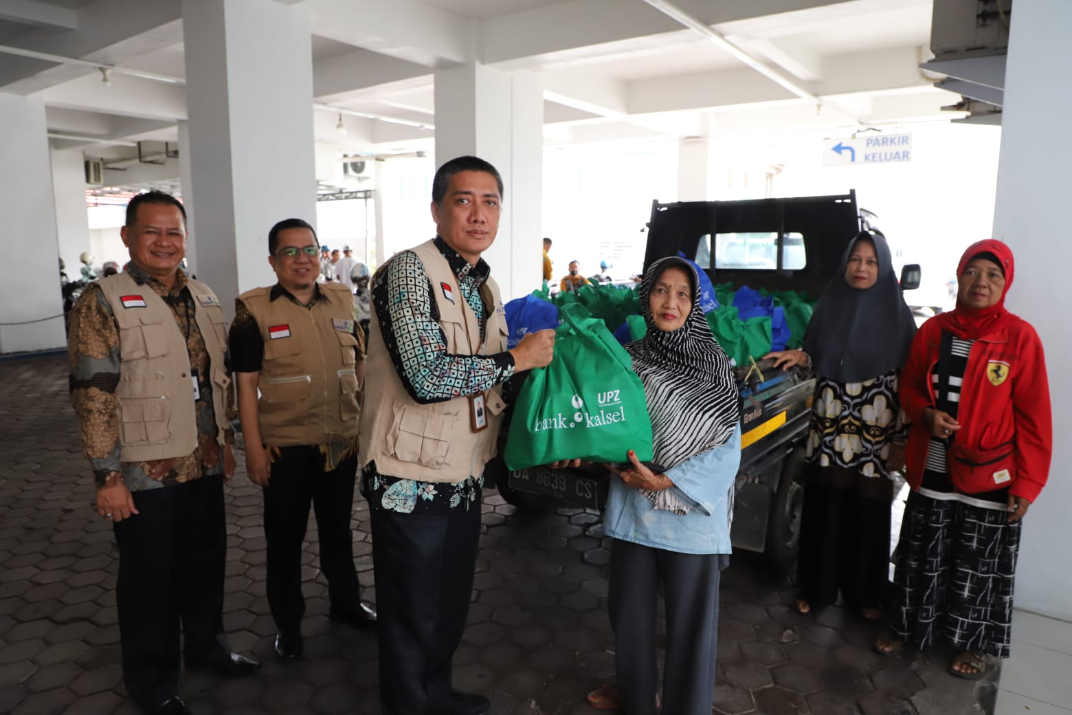 Peduli Warga, UPZ Bank Kalsel Berbagi Jelang Ramadhan 2023