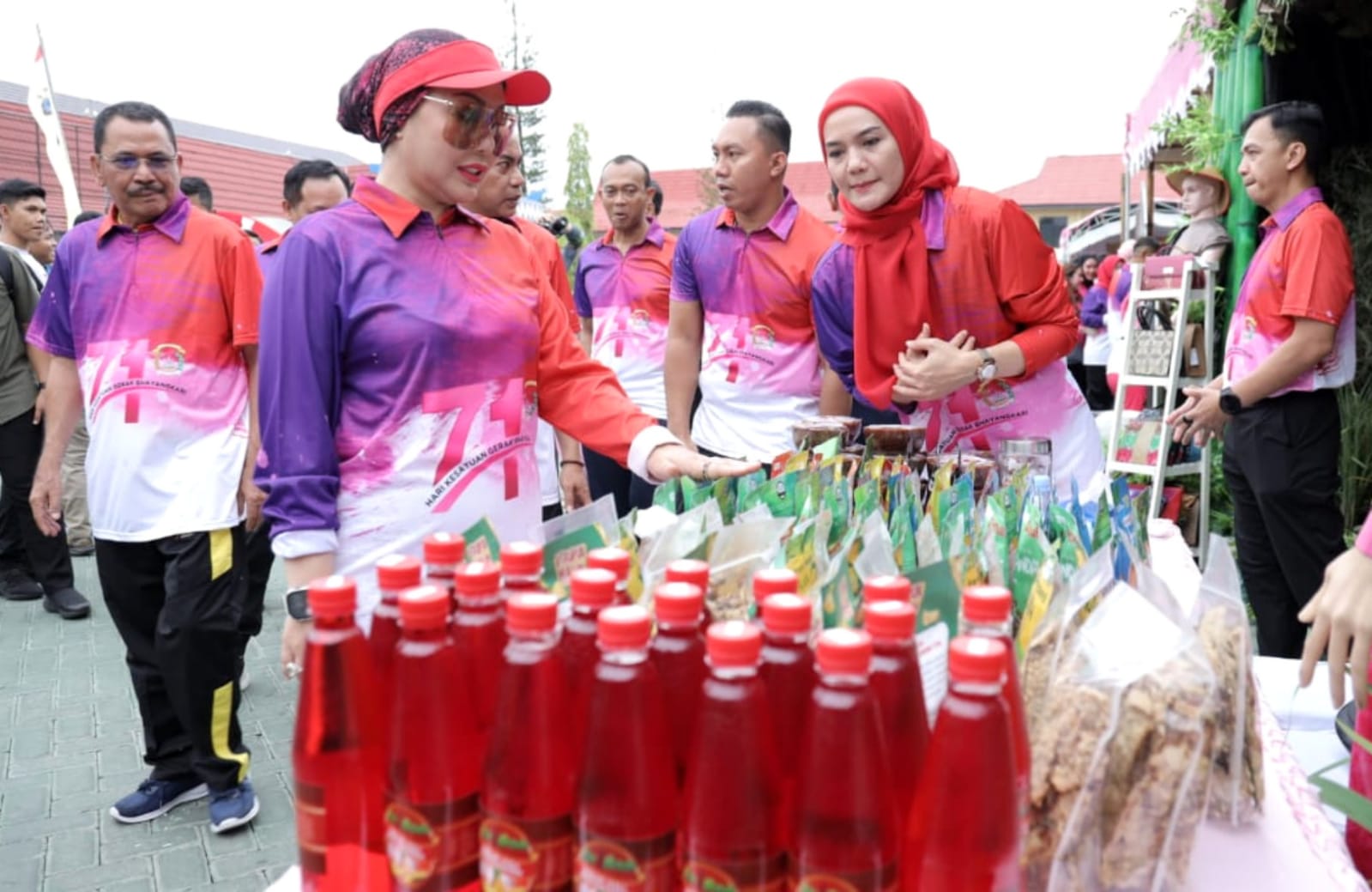 Dorong Perkembangan Ekonomi di Kalsel, Bhayangkari Perkenalkan Produk UMKM Saat HKGB ke-71