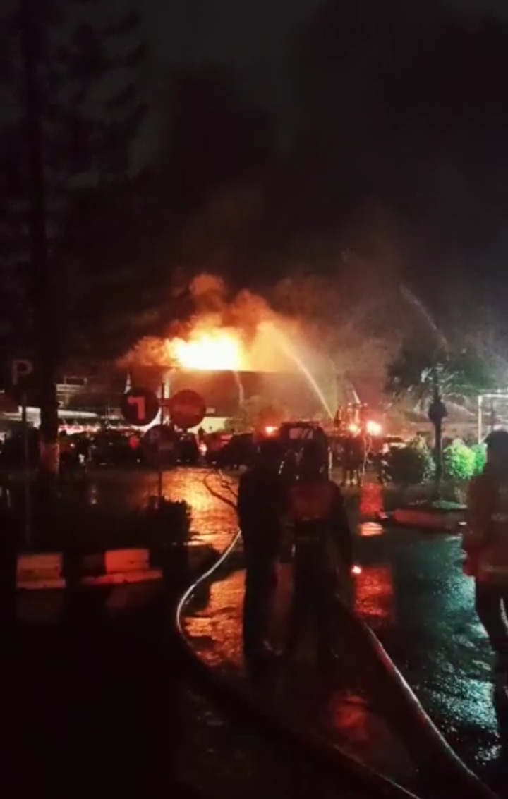 Gedung Biro SDM Polda Kalsel Terbakar