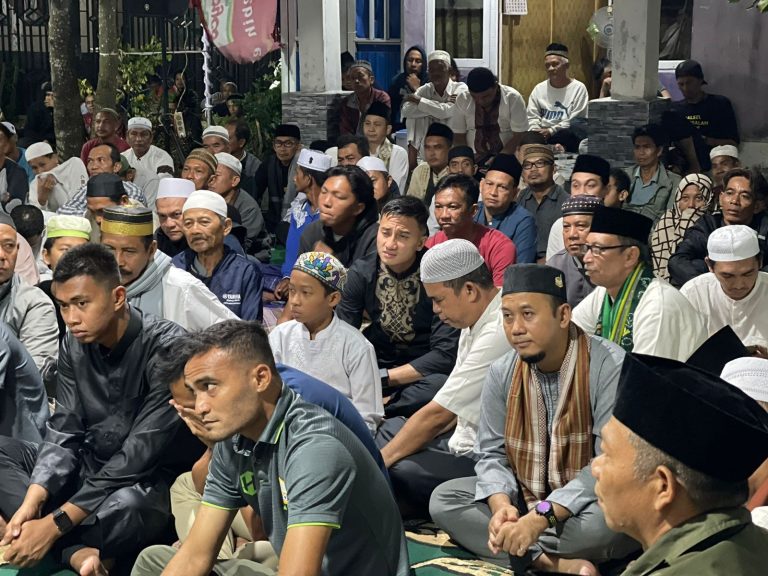 Paman Birin Sahur Bersama Pemain Barito Putra