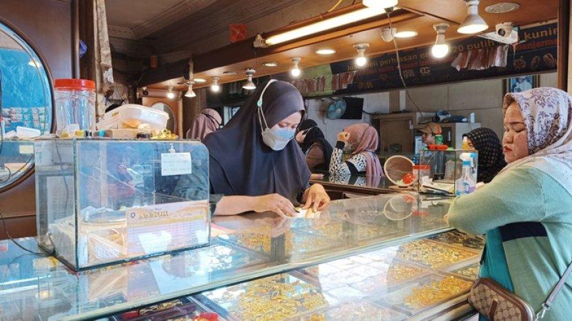 Jual Emas di Momen Tahun Ajaran Baru Meningkat di Pasar Antasari