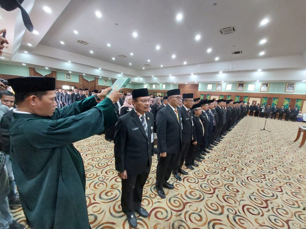 Gubernur Kalsel Lantik 808 Pejabat Administrator dan Pengawas