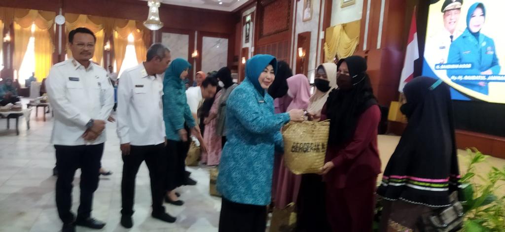 Dinsos Kalsel Salurkan Bantuan Paket Sembako KPM PKH, Untuk Ringankan Beban Warga