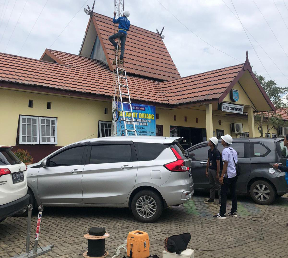 Jelang Kunjungan Presiden Jokowi, DKISP Banjar Pasang Perangkat CCTV di Astambul