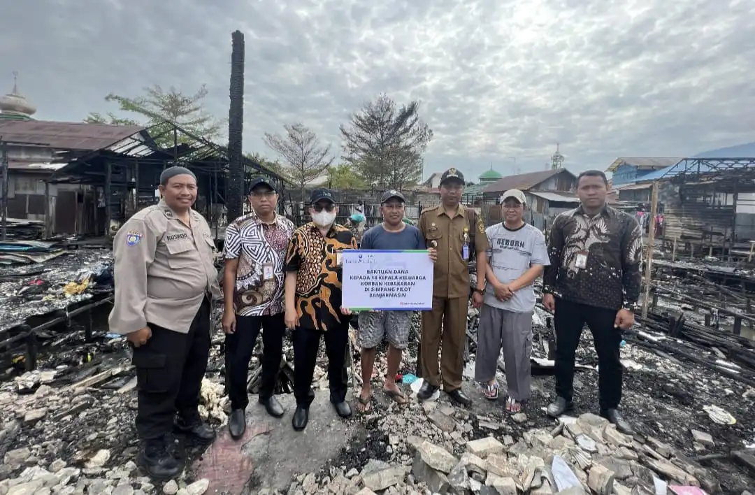 UPZ Bank Kalsel Serahkan Bantuan Korban Kebakaran 18 KK di Gang Simpang Pilot