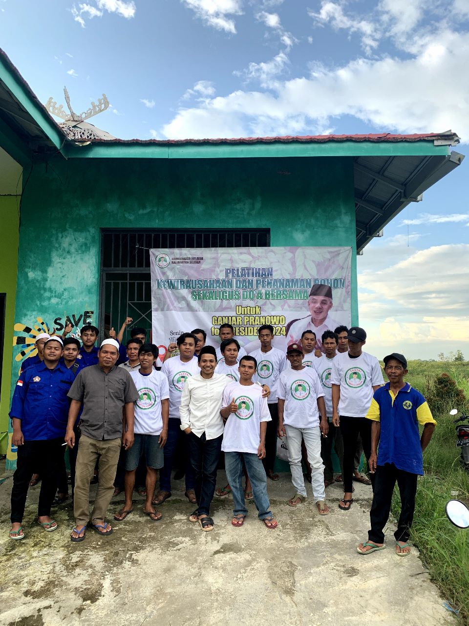 Santri Ganjar Gelar Pelatihan Kewirausahaan dan Tanam Bibit Pohon di Hulu Sungai Tengah