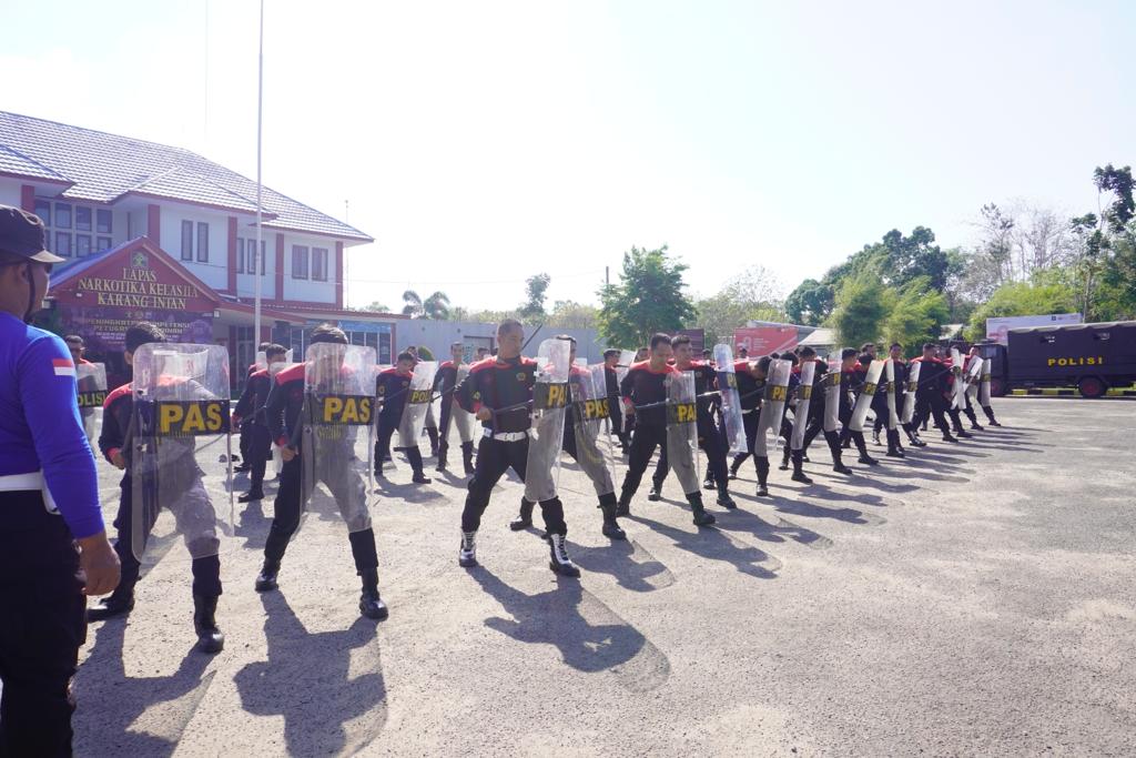 Tingkatkan Kompetensi Petugas, Lapas Karang Intan Gelar Pelatihan Pengendalian Huru Hara & Bela Diri Praktis