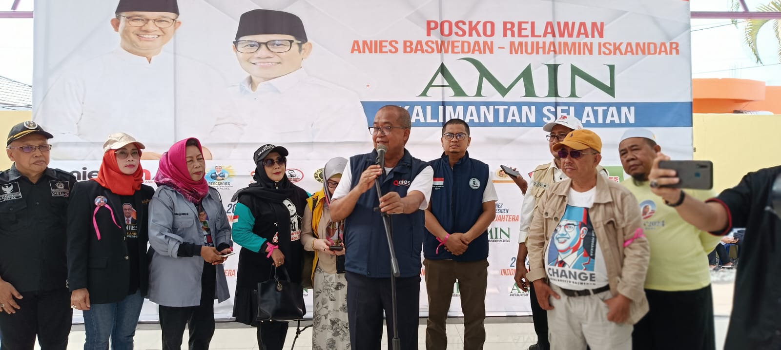 Lagu Ya Lal Wathon dan Sholawat Asyghil Menggema di Acara Relawan AMIN Kalsel Sambut Pendaftaran Capres -Cawapres