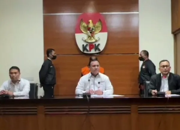 7 Bulan DPO , Bupati Mamberamo Tengah Kini Resmi Ditahan KPK