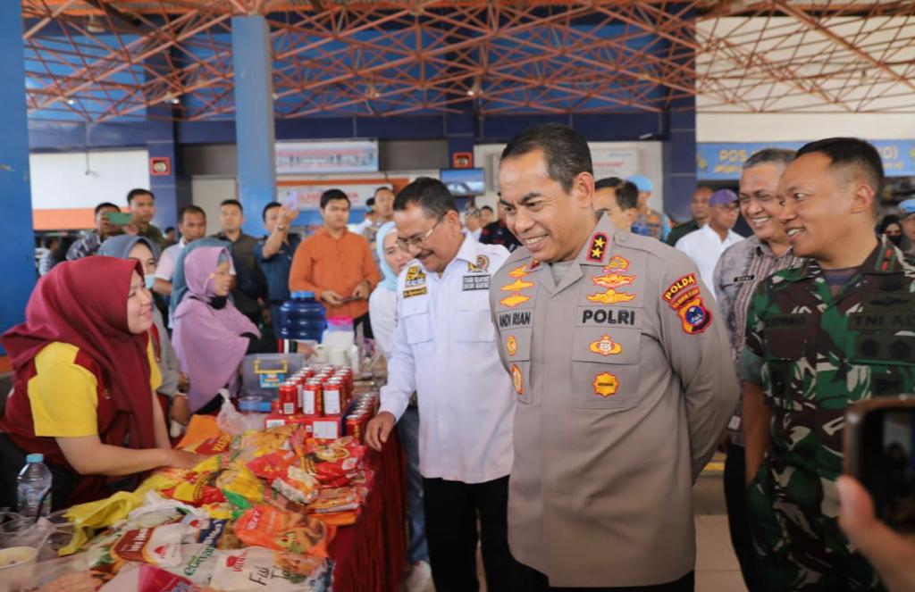 Polda Kalsel Gelar Pasar Murah di Pelabuhan Trisakti Banjarmasin, Bentuk Dukungan Pada UMKM