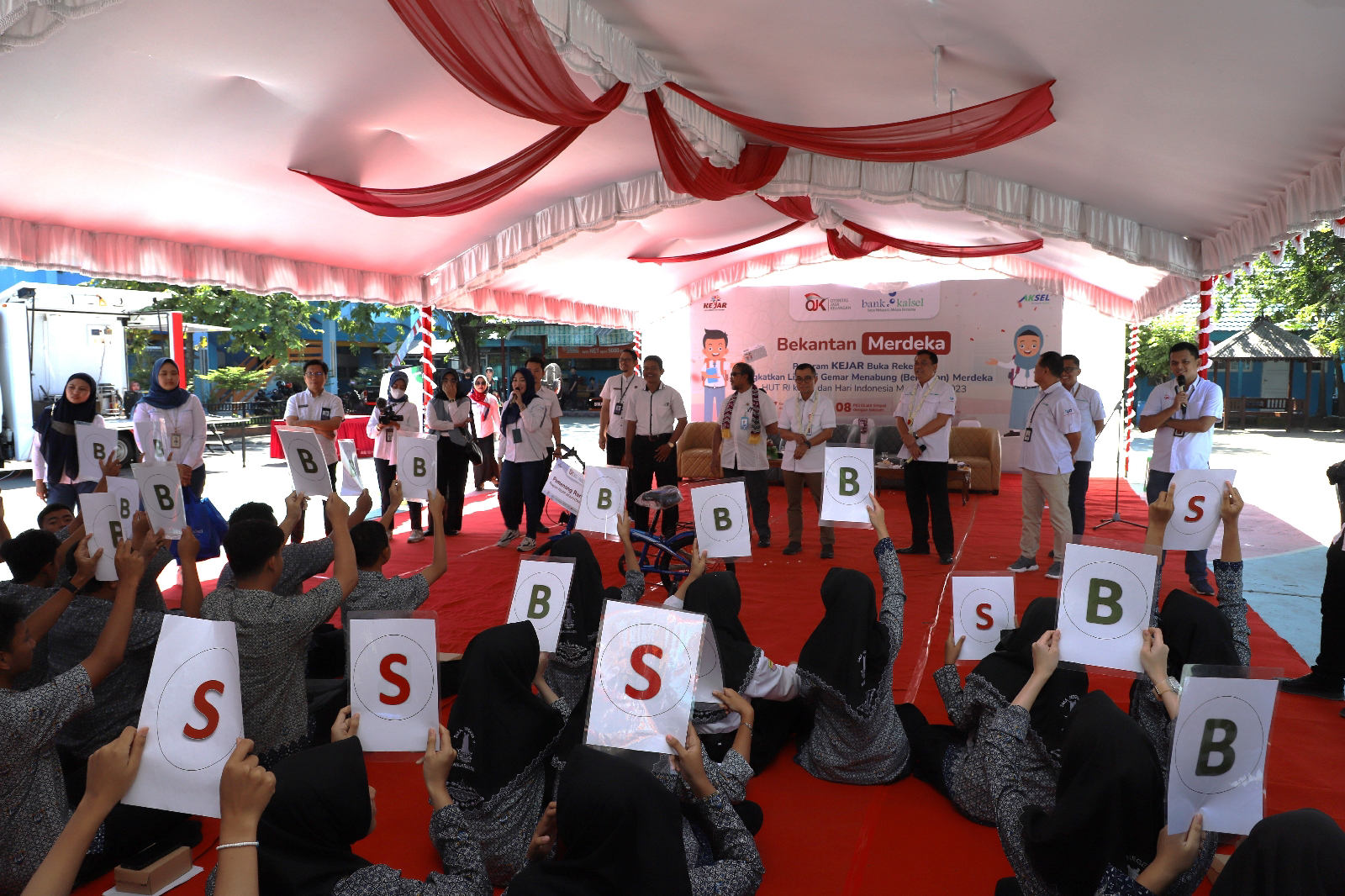 Sukseskan KEJAR Award 2023, Bank Kalsel Tingkatkan Literasi dan Inklusi Keuangan melalui Program Bekantan