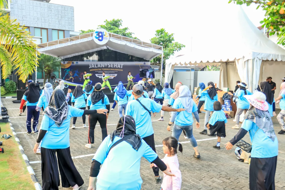 Jalan Sehat dan Senam Zumba Digelar UT Banjarmasin