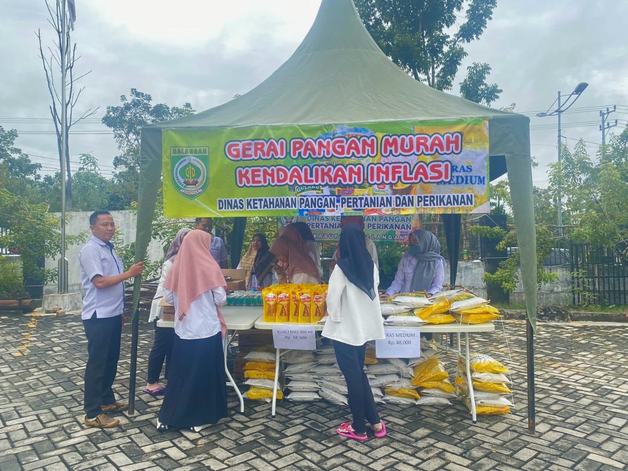 Kendalikan Inflasi, DKP3 Balangan Buka Gerai Pangan Murah