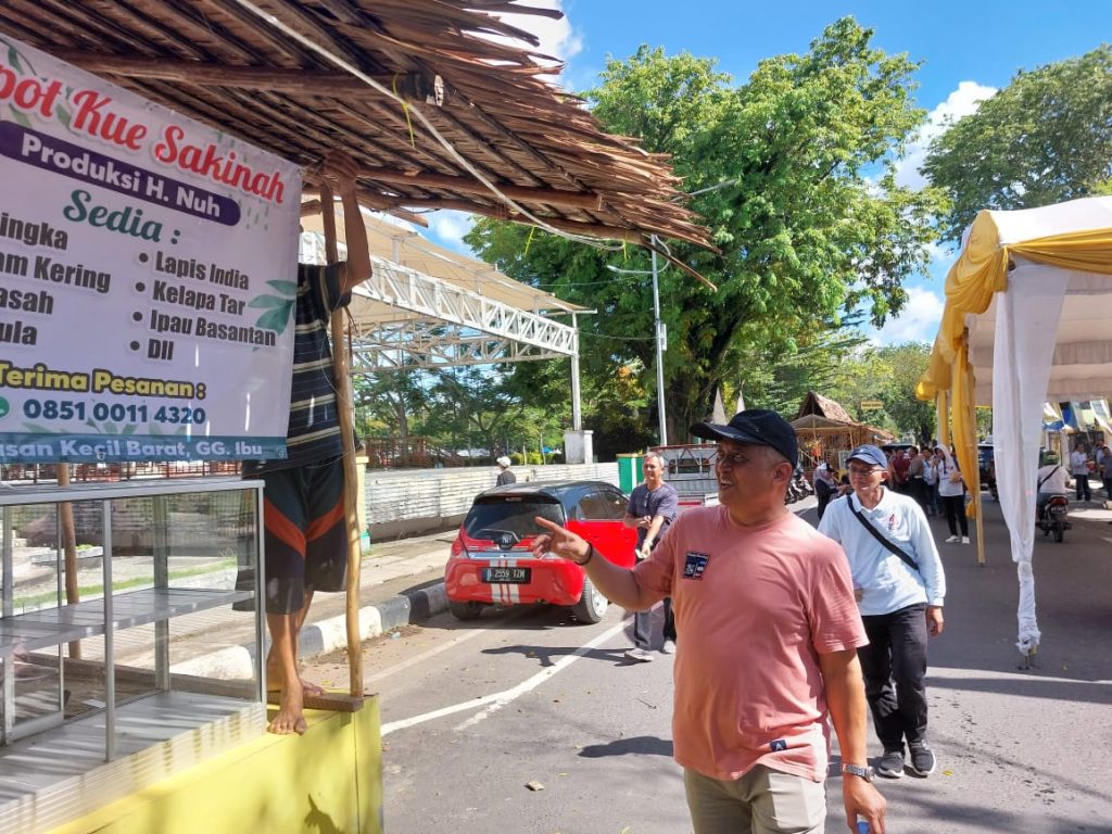 Pemprov Kalsel Gandeng Seniman Untuk Hibur Pengunjung Pasar Wadai Ramadhan