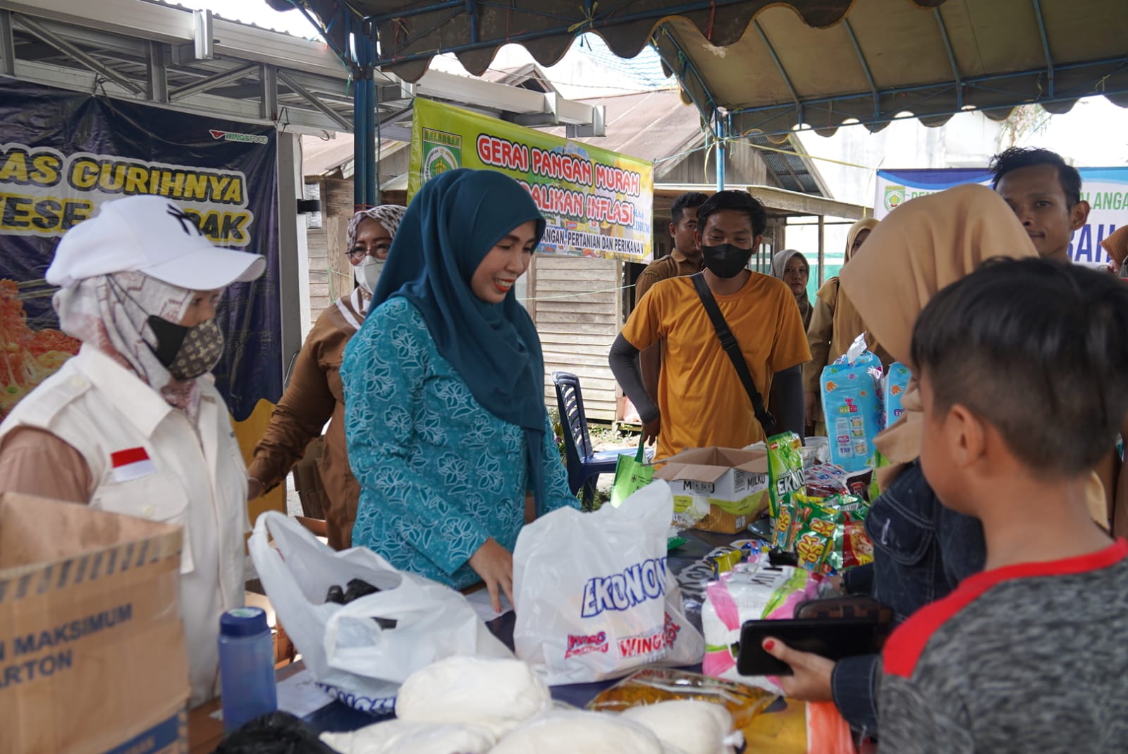 Kendalikan Inflasi ,DKUKMPP Balangan Gelar Pasar Murah