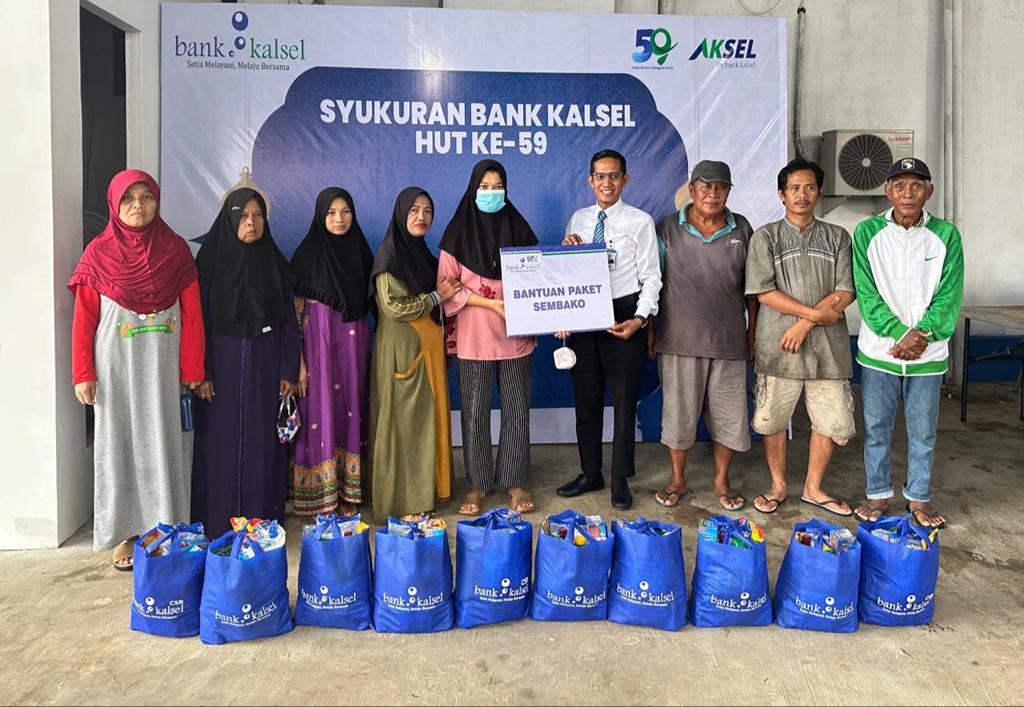 Bank Kalsel Berbagi, Banyak Paket Sembako dan Uang Tunai Diserahkan