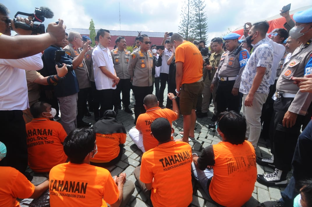 Polda Kalsel Amankan Pelaku Penggelapan Ratusan Mobil