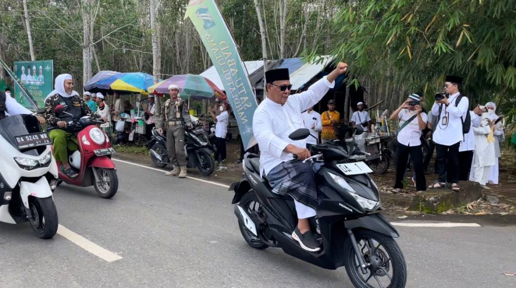 Peringati Satu Abad NU, Ribuan Santri Se-Kalsel Ikuti Kirab