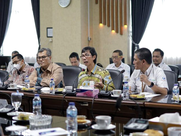 Bank Kalsel Datangi DPRD Kalsel Sampaikan Evaluasi Kinerja