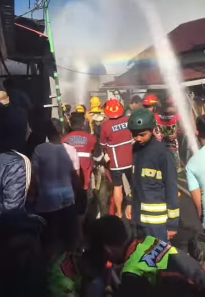 Api Amuk Belasan Rumah di Simpang Percontohan Belitung Darat Banjarmasin , 17 KK Kehilangan Tempat Tinggal