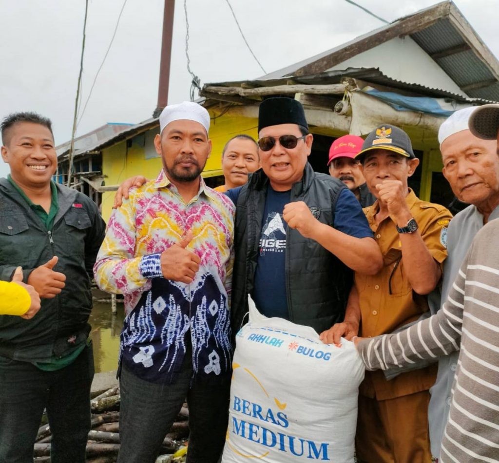 Paman Birin Salurkan 2,5 Ton Beras Bagi Warga Terdampak Banjir Di Kabupaten Banjar