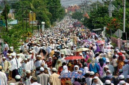 Penanganan Sampah Di Haul Abah Guru Sekumpul , DLH Kalsel Sediakan Kantong TPS Dan 50 Bak Sampah Karet