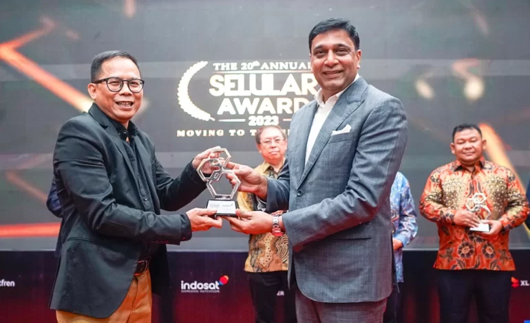 Prestasi Membanggakan,Vikram Sinha Meraih CEO of The Year 2023 Bawa Indosat Bertumbuh untuk Memberdayakan Indonesia