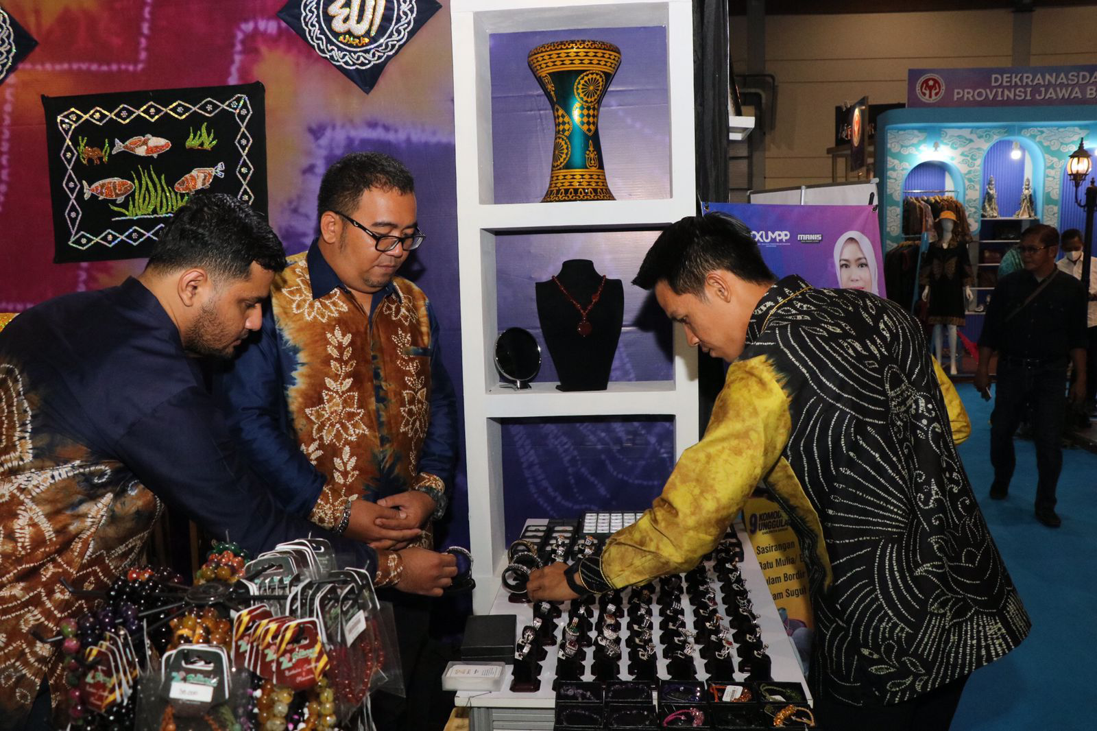 Batu Permata Dan Sasirangan Jadi Primadona di Jakarta INACRAFT 2023