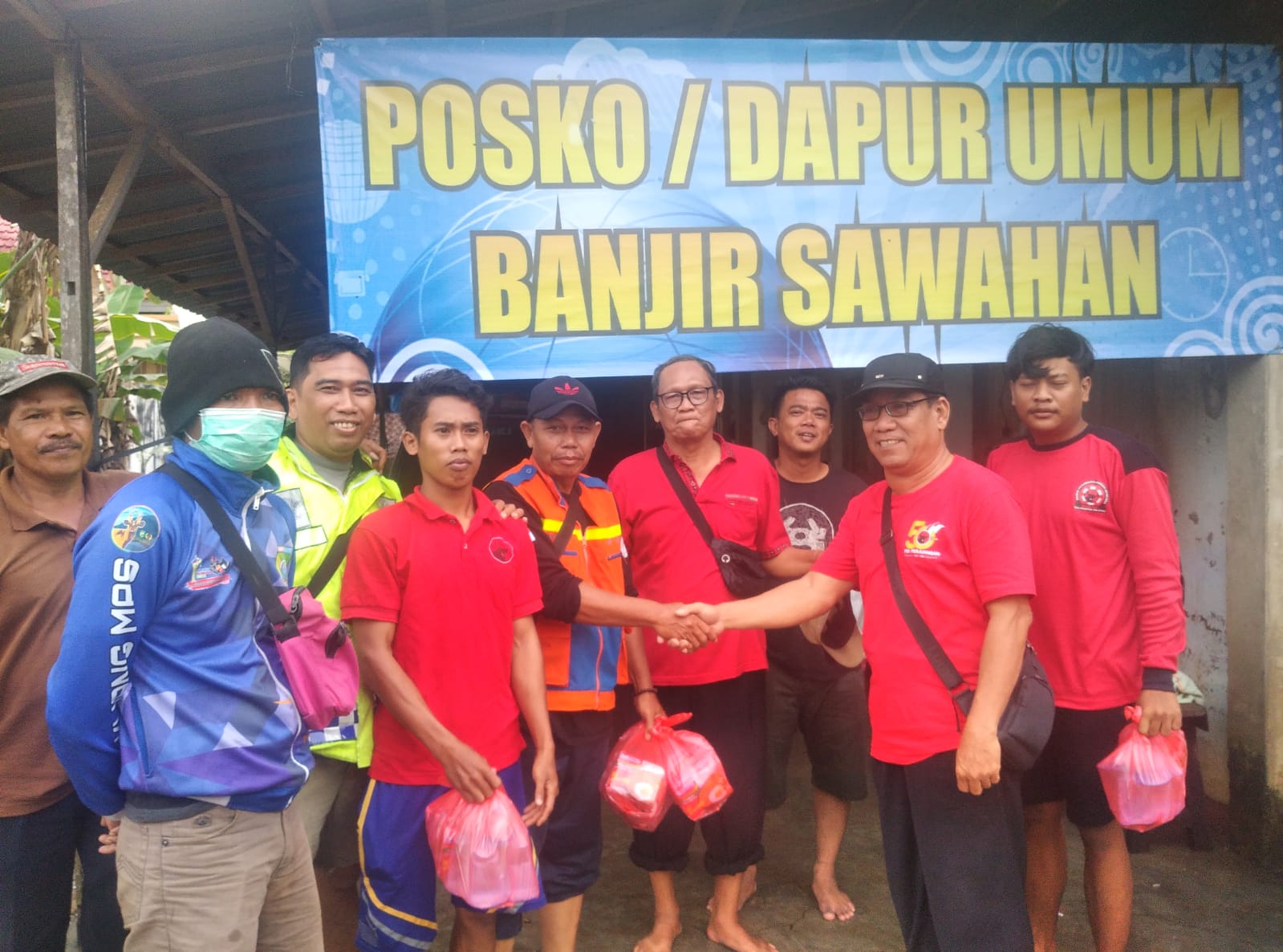 PDI Perjuangan Tala Berbagi Kepada Korban Banjir