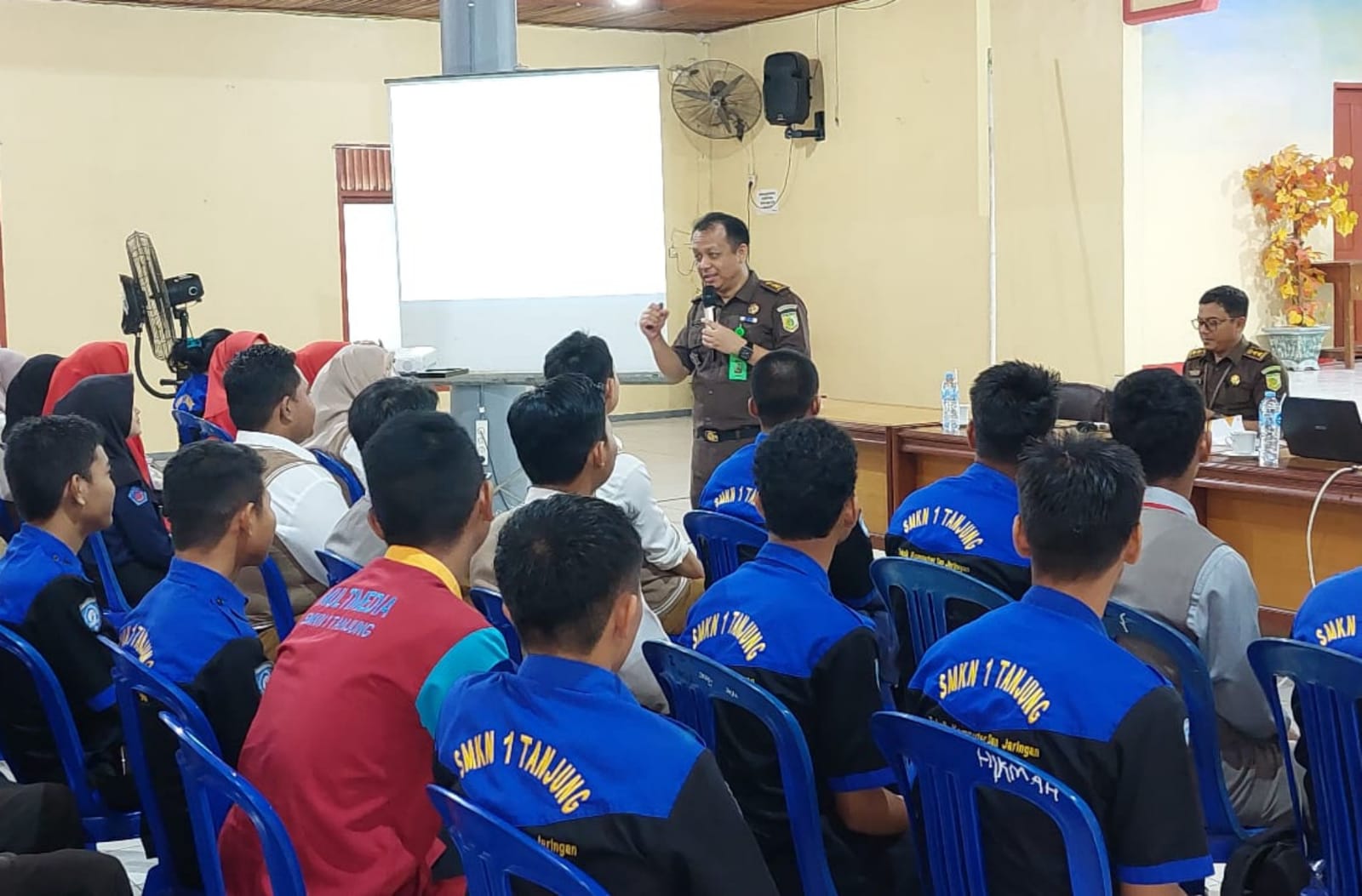 Menekan Angka Kejahatan di Lingkungan Sekolah, Kejati Kalsel Lakukan Program JMS