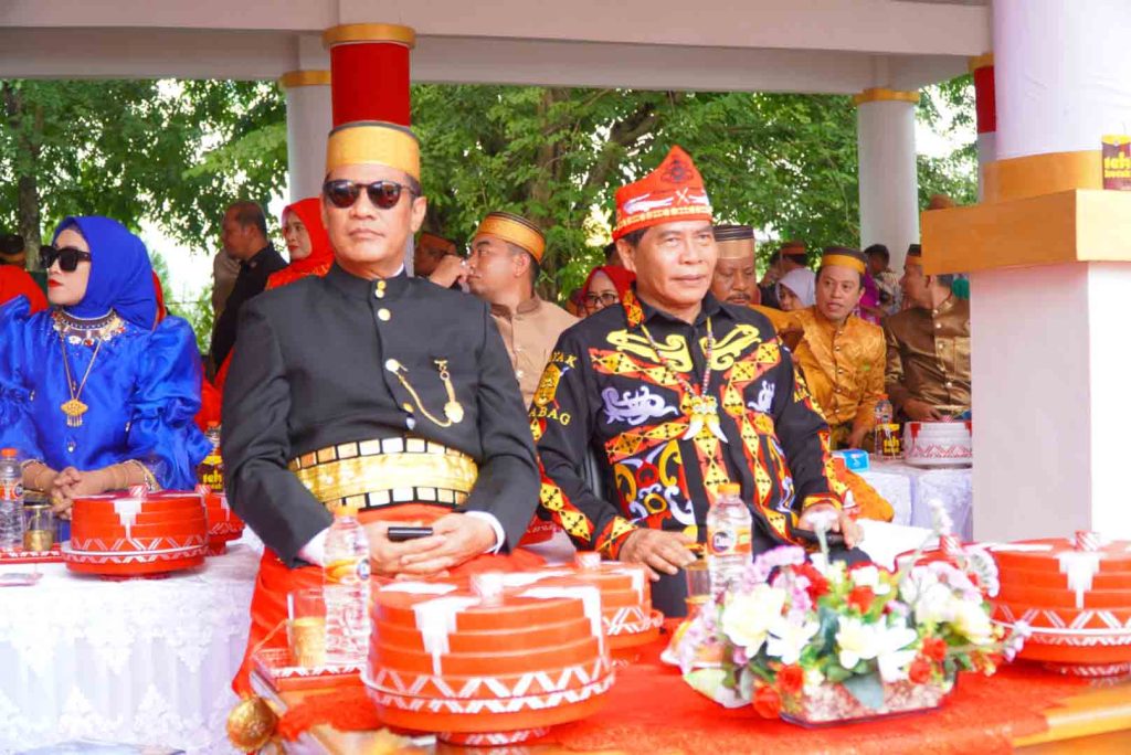 Hadiri HJB ke-693, Gubernur Kaltara Tampil Dengan Pakaian Adat Dayak Agabag