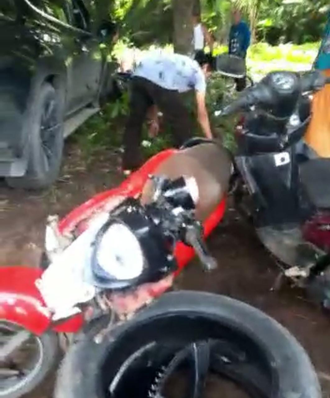 Mobil Camat Seruduk Sejumlah Sepeda Motor Di Kintapura