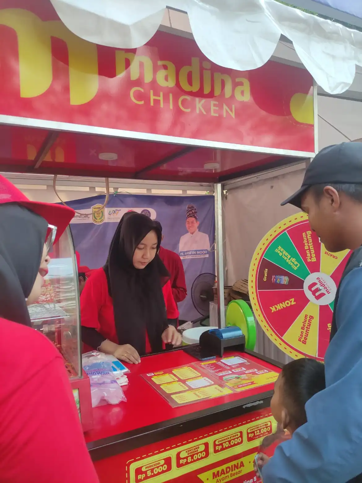 Dorong Kemajuan Usahanya, Madina Chicken Hadir di Harjad Kota ke-497 di Siring Banjarmasin