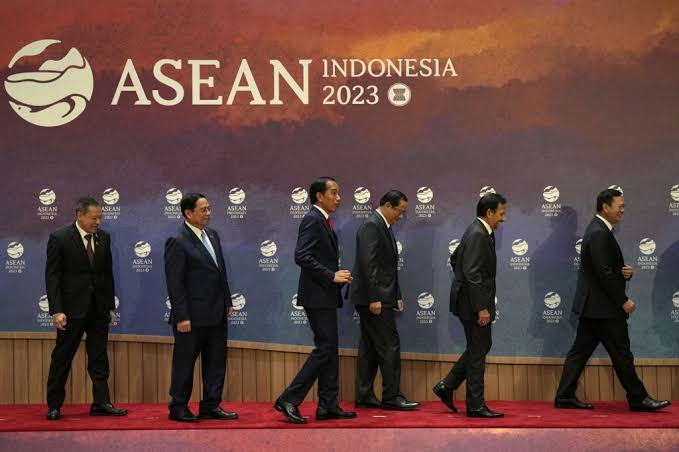 ASEAN Menghindari Konfrontasi Dengan Tiongkok, Fokus Pada Isu Laut Cina Selatan, Bukti Kekuatan Tiongkok ?