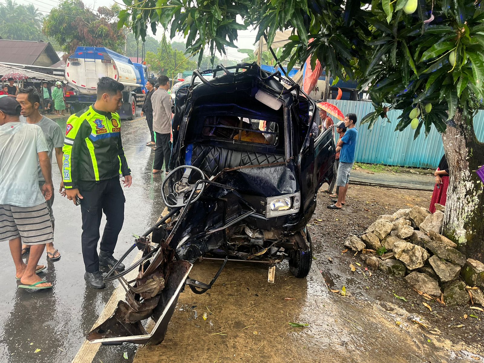 Laka Maut Pick Up vs Truk  di Binjai Pirua Hulu Sungai Tengah Telan Tiga Korban Jiwa