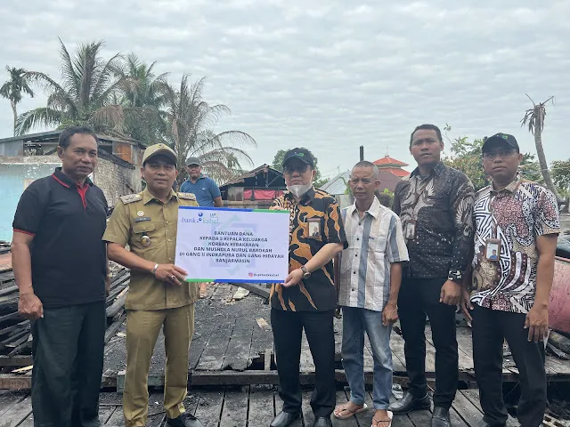 Korban Kebakaran Gang Indrapura Dapat Bantuan Bank Kalsel