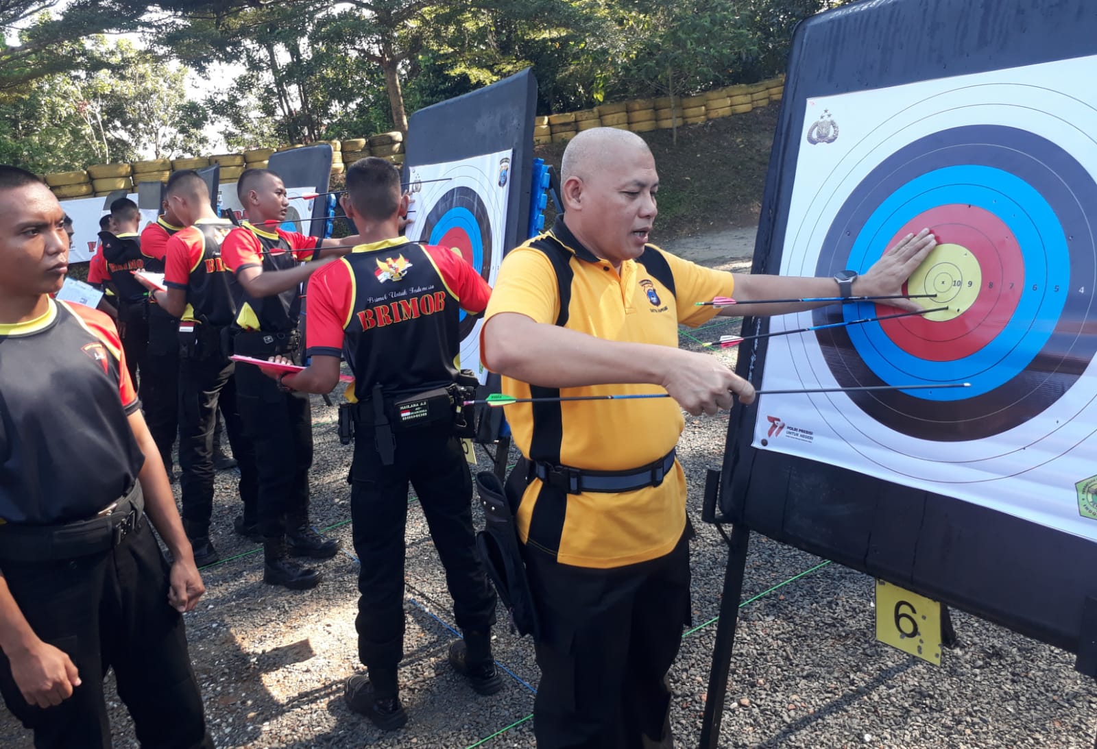Semarkakan HUT Bhayangkara Ke-77, Polda Kalsel Libatkan Forkopimda dan Wartawan Dalam Turnamen Panah