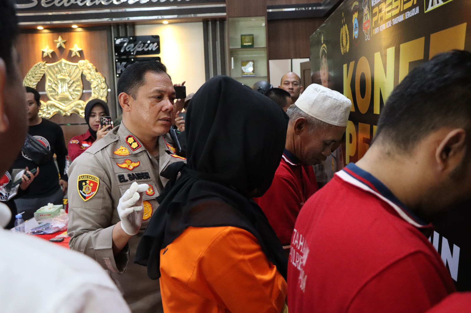Lagi Pesta Sabu, Pasangan Suami Istri di Tapin Diringkus Polisi
