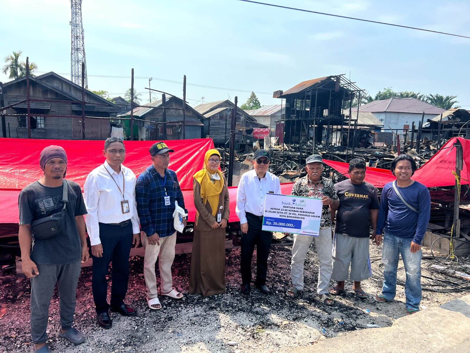 UPZ Bank Kalsel Serahkan Bantuan ke Warga Korban Kebakaran
